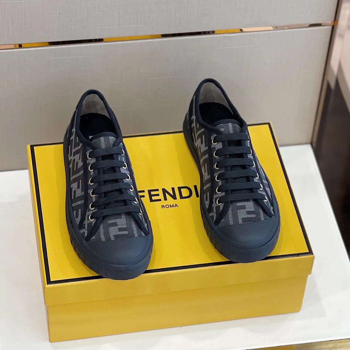 Factory price: 380 new Fendi Fendǐ Domino sneakers with jacquard FF pattern, embossed FF pattern on the toe, canvas upper, T men's men's shoes 💰U customized outsole Size: 38-45, (45 customized)